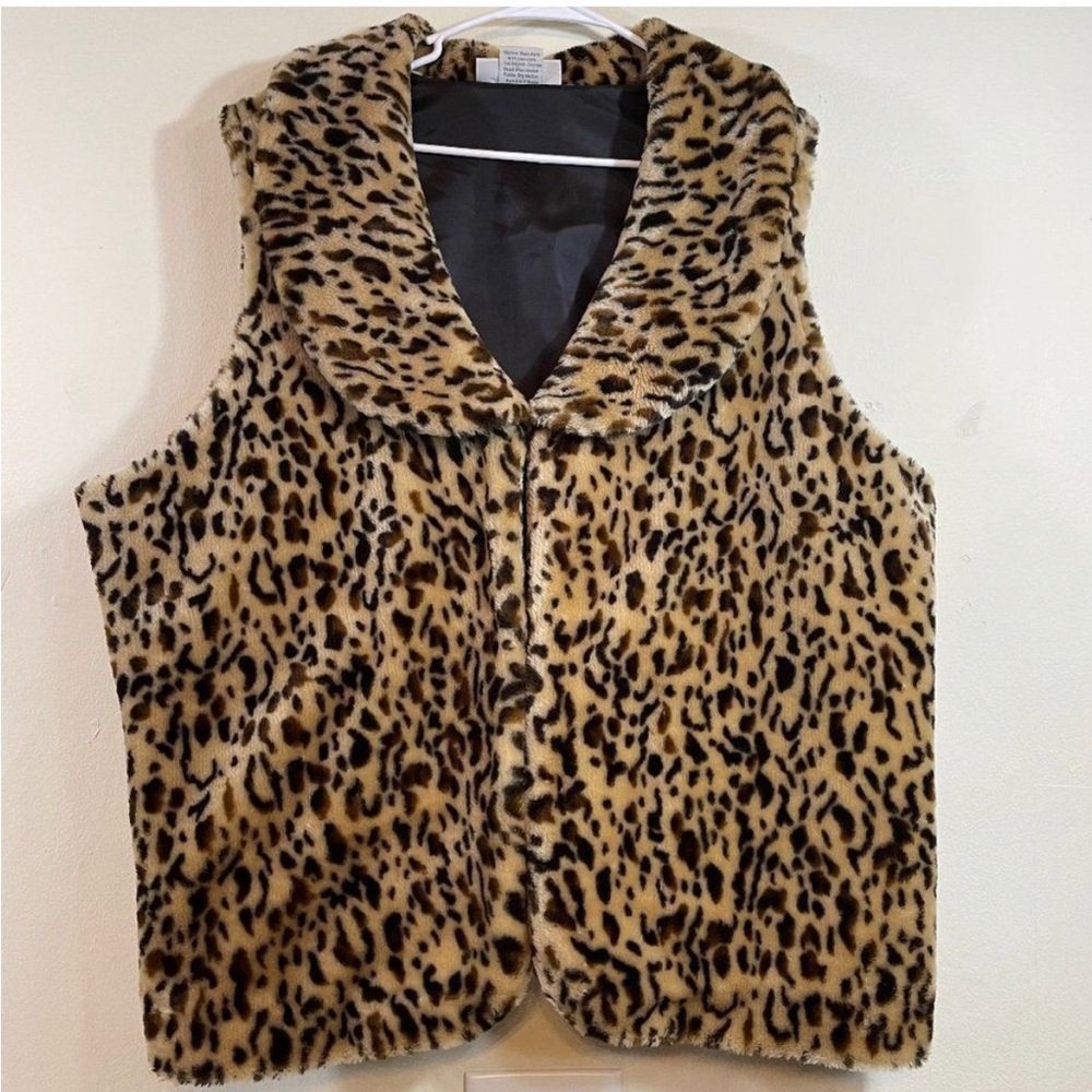 PLUS SIZE 3X Faux Cheetah Fur Round Collar Lined Vest
